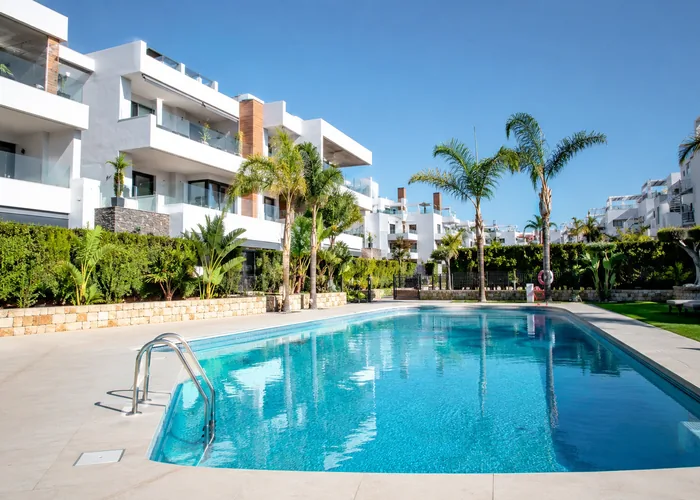 Costa Blanca nieruchomości - basen Costa Blanca nieruchomości - basen w rezydencji